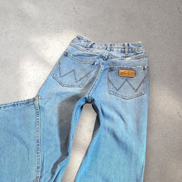 Wrangler x Billabong High Rise Flare Jeans w/ Patch Details - Picture 4 of 7